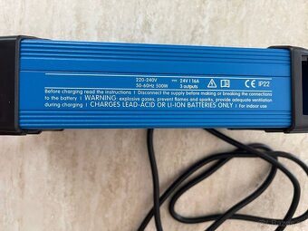 Victron BlueSmart IP22 nabíječka baterií 24V/16A + balancer - 2