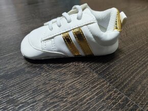 PRVNÍ DĚTSKÉ BOTIČKY NOVÉ - ZLATÉ - 2