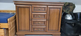 Pěkný nábytek  - spěchá - 2