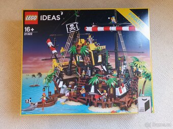 LEGO Ideas 21322 Zátoka pirátů z lodě Barakuda - 2