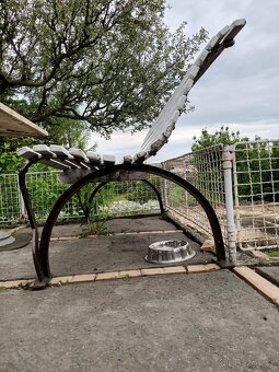 Nádherná nadčasová zahradní lavička. - 2