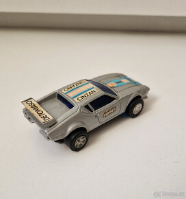 staré kovové De Tomaso - 2