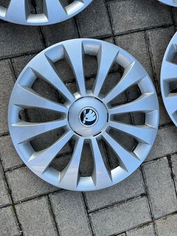 4x poklice originál Škoda R15 - zachovalé - 2