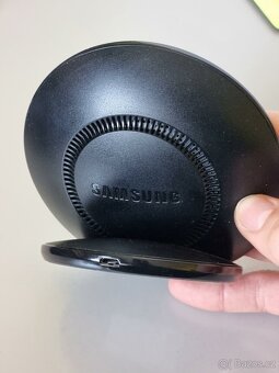 bezdrátová nabíječka Samsung EP-NG930B - 2