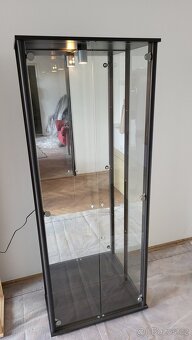 Skleněné vitríny – 3 ks – elegantní provedení, podsvícené - 2