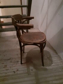 Historická ohýbaná židle s područkami - 2