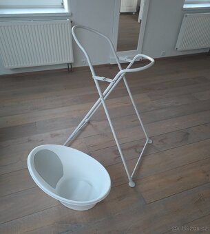 Shnuggle vanička bílá se šedou opěrkou + skládací stojan - 2