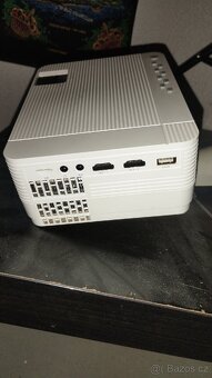 Projektor Vankio+plátno se stojanem - 2