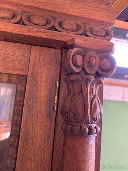 Historická skříň po renovaci - 2