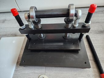 Ruční vysekávací lis - 2