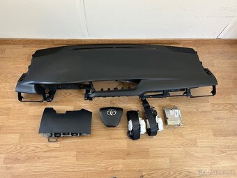 Toyota Avensis T29 sada airbagů - 2