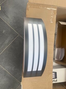 VENKOVNÍ NÁSTĚNNÉ SVÍTIDLO MADRID ČERNÁ - 2