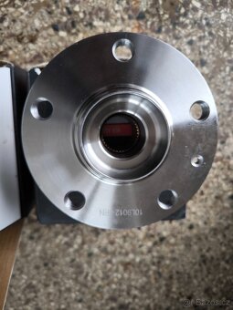 Ložisko kola a olejový fitr - 2