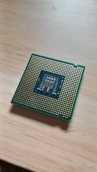 Intel Celeron E3400 - 2
