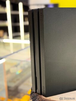 PLAYSTATION 4 PRO - 2