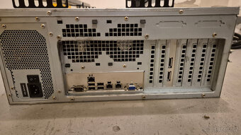Server Supermicro Rackmounted 4U vcetne lyzin do racku - 2