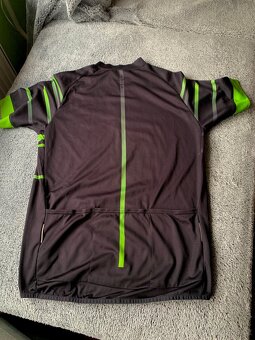 2 x cyklo dres. 1 x šortky, 1 x softshell kalhoty - 2