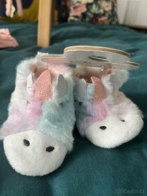 Nove capacky Primark vel. 3-6 mes - 2