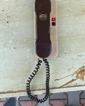 Domácí telefon Tesla - 2