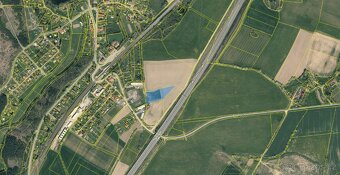 Pozemek 6770 m² u dálnice D3, pro výrobu/skladování/průmysl - 2