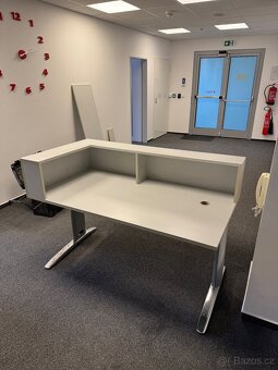 Stůl s boxem se šupliky - 2