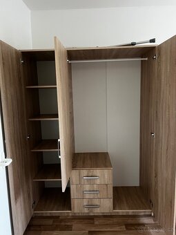 Šatní skříň - 2