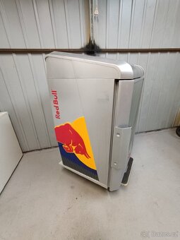 Prosklená lednice Red Bull - 2