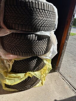 Zimní pneu PIRELLI  WINTER 2 SCORPION 285/40 R 21 - 2
