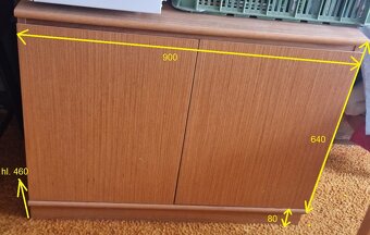 Skříň, komoda a peřináč.
.
 komodu a peřináče - 2