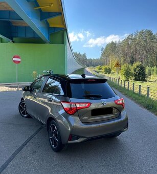 Toyota Yaris Hybrid 100 Selection Platinum - 2