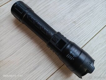 Svítilna LED taktická. - 2