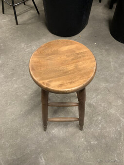 Barová židle dřevěná tmavě hnědá - použitá - 2