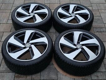 zimní originál VW Golf GTI Milton Keynes 18" 5x112 s pneu - 2