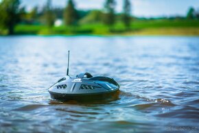 Zavážecí loďka - GPS / echolot / barevný displej / čeština - 2