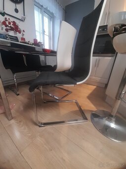 Kuchyňská linka s barem a spotřebiči a jiné - 2