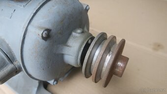 2 elektromotory staré - 2