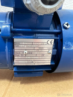 Elektromotor s převodovkou 0,06 kW, 900 ot./min, I:20 - 2