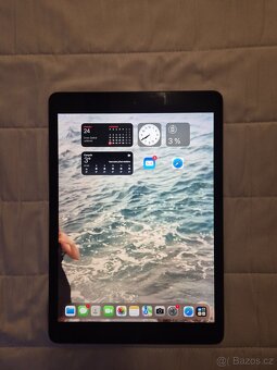 IPad 7. gen 32GB + Apple Pencil 1 + Apple klávesnice - 2