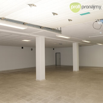 Pronájem přízemních skladových/prodejních prostor – 460 m² - 2