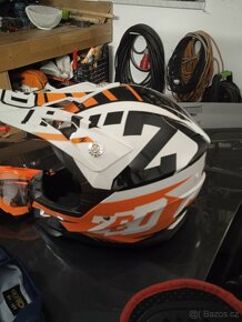 Helma, brýle, dres - 2