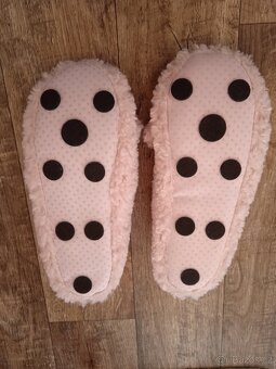 DÁMSKÉ DOMÁCÍ PAPUČE - 2