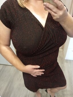 Šaty s červenou nitkou - 2