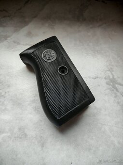 Pažbičky na pistoli CZ-27 7.65 Browning - 2
