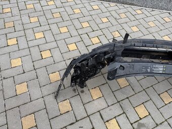 Škoda Octavia 2 chladičovka přední čelo. - 2