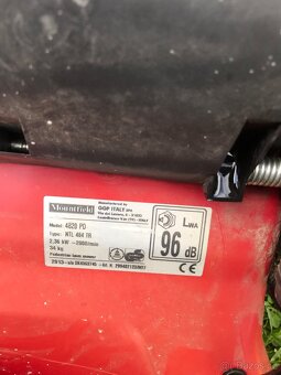 Prodám benzinovou sekačku Mountfield 46cm. - 2