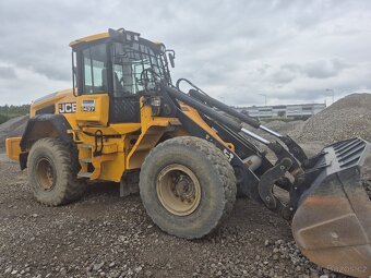 Nakladač JCB 437 - 2