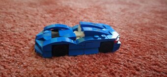 Modré závodní auto lego - 2
