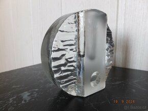 Walther Glass - Býčí oko - masivní váza na jeden květ. - 2