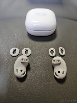Bezdrátová Bluetooth sluchátka Samsung Buds Live - 2