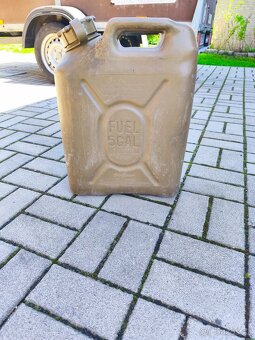 Plastový Army kanystry 20L - 2